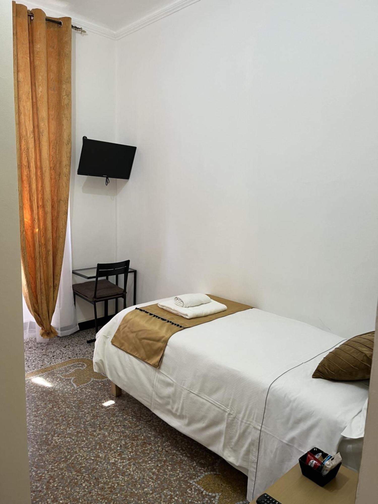 Genova Gold Rooms الغرفة الصورة