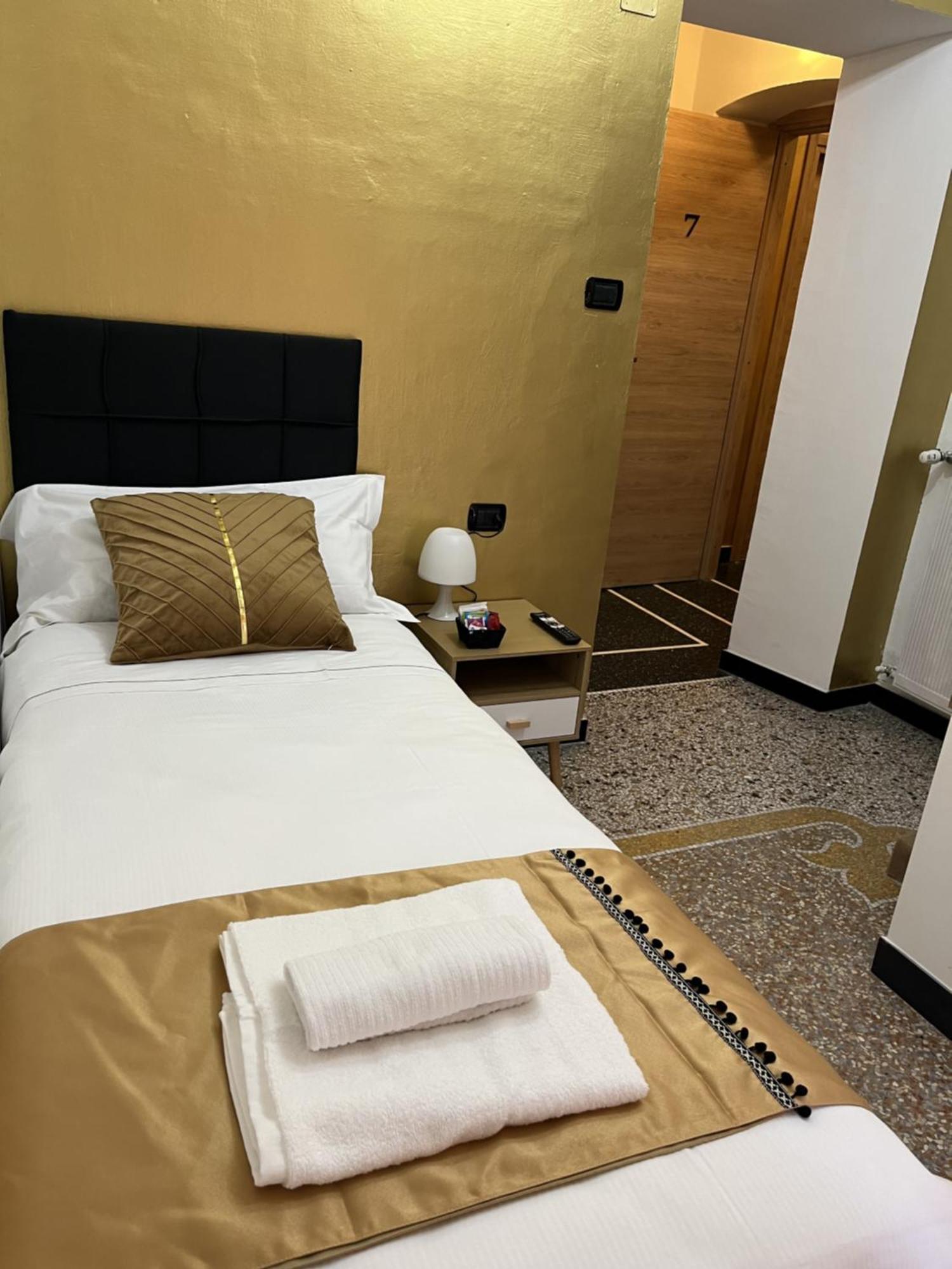 Genova Gold Rooms الغرفة الصورة